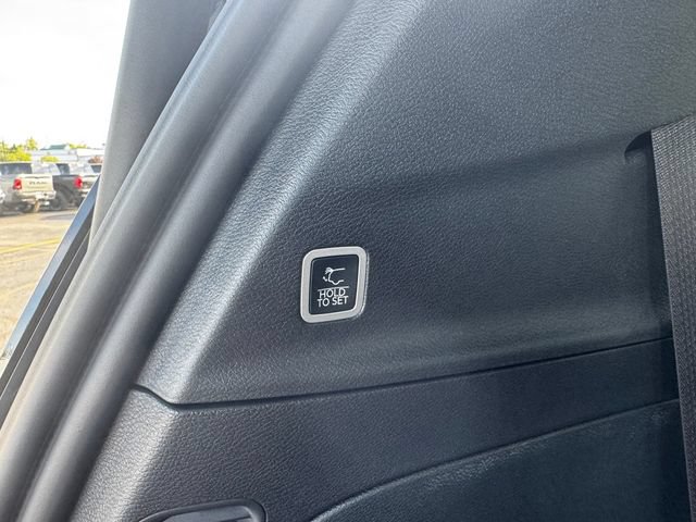 New 2027 Chrysler Pacifica Limited AWD/4WD image 18