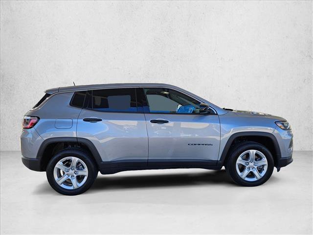 Used 2023 Jeep Compass Sport image 4