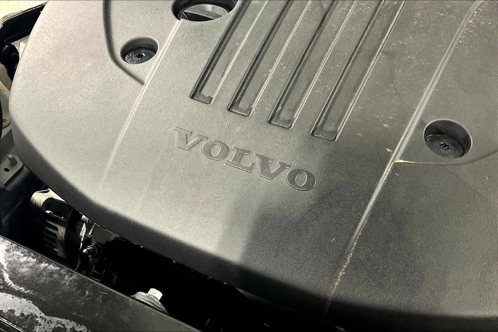 Used 2022 Volvo XC60 B5 Momentum image 40