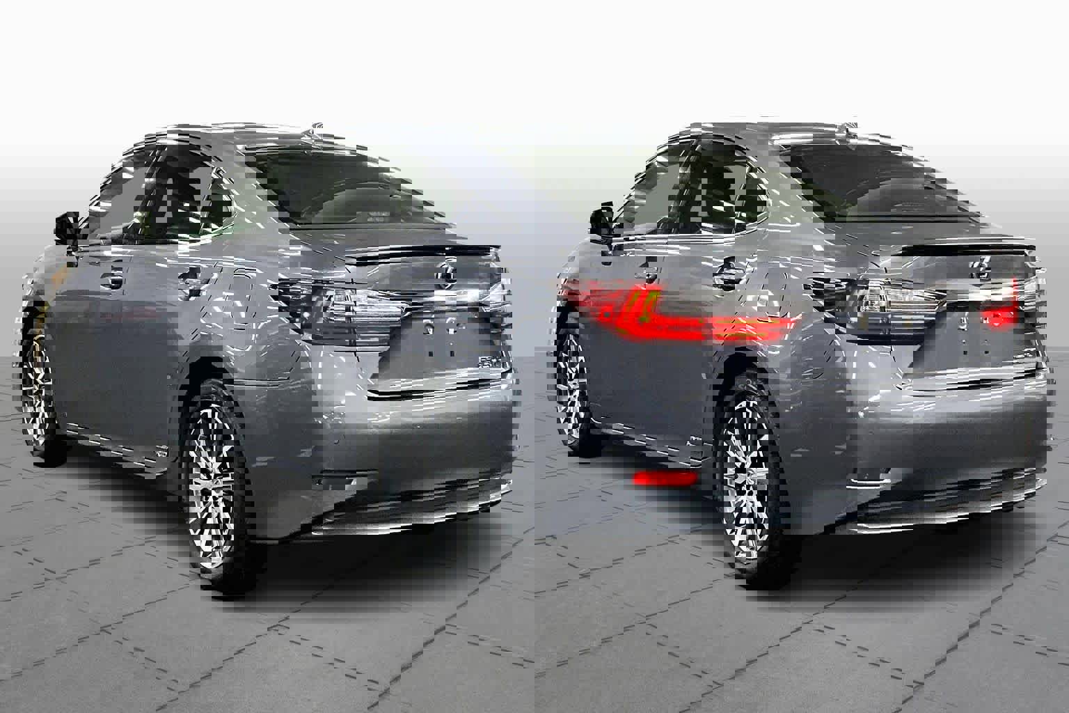 Used 2016 Lexus ES 300h w/ Luxury Package w/Wood Trim image 11