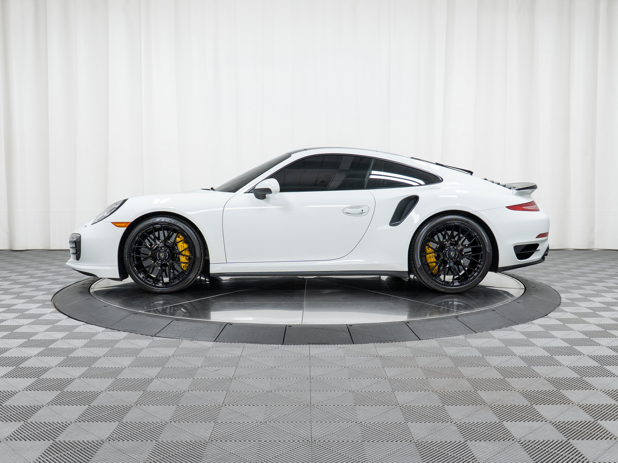 Certified 2014 Porsche 911 Turbo S AWD/4WD image 2