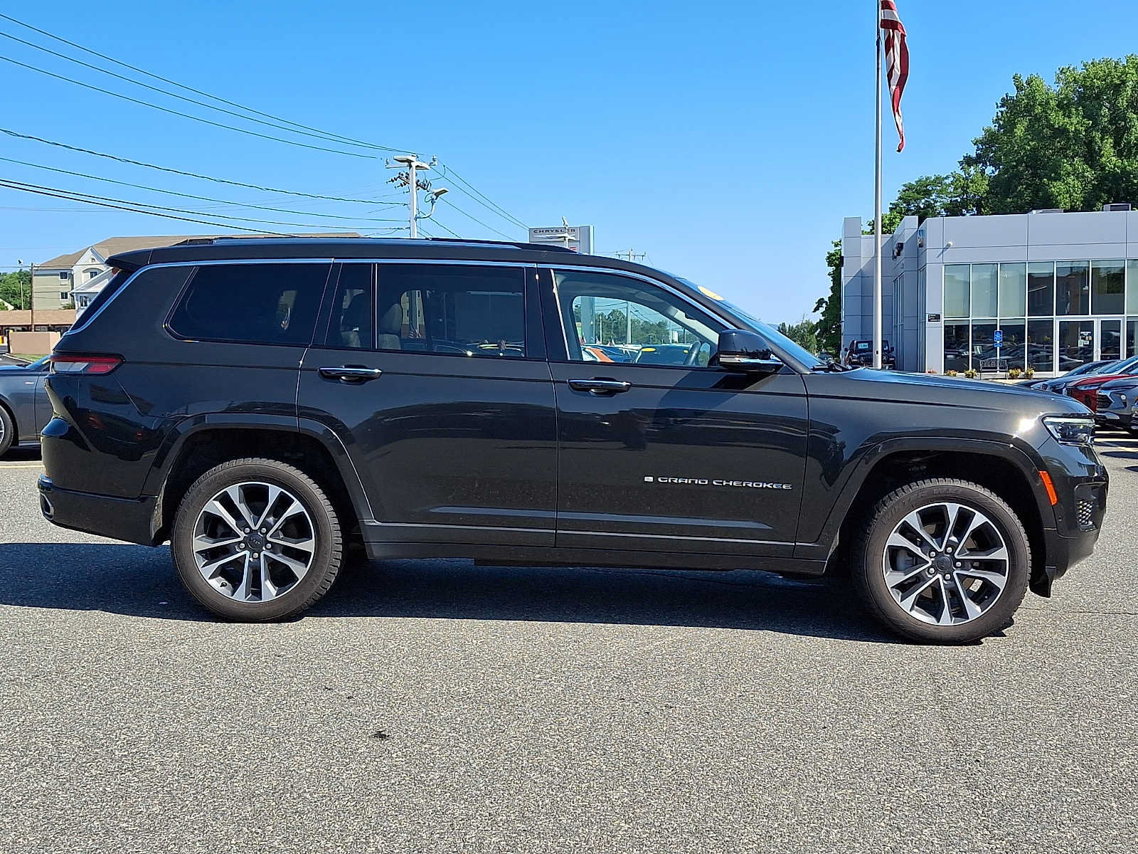 Certified 2022 Jeep Grand Cherokee L Overland w/ Luxury Tech Group IV AWD/4WD image 7