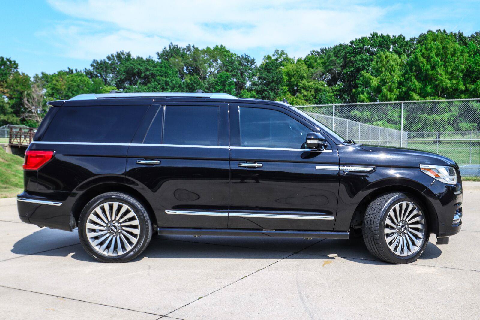 Used 2019 Lincoln Navigator Reserve w/ Cargo Package AWD/4WD image 5