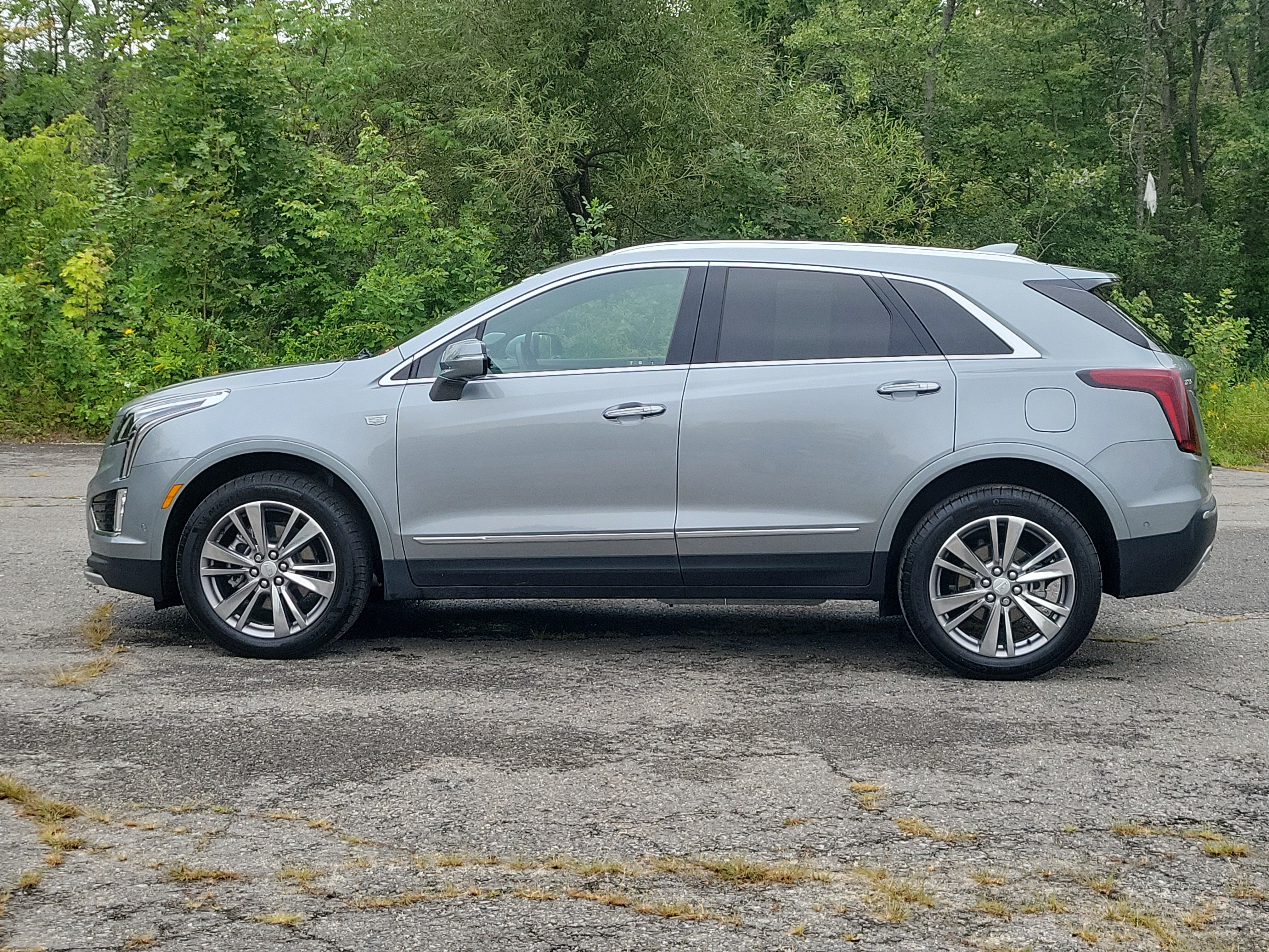 Certified 2025 Cadillac XT5 Premium Luxury w/ Technology Package AWD/4WD image 8