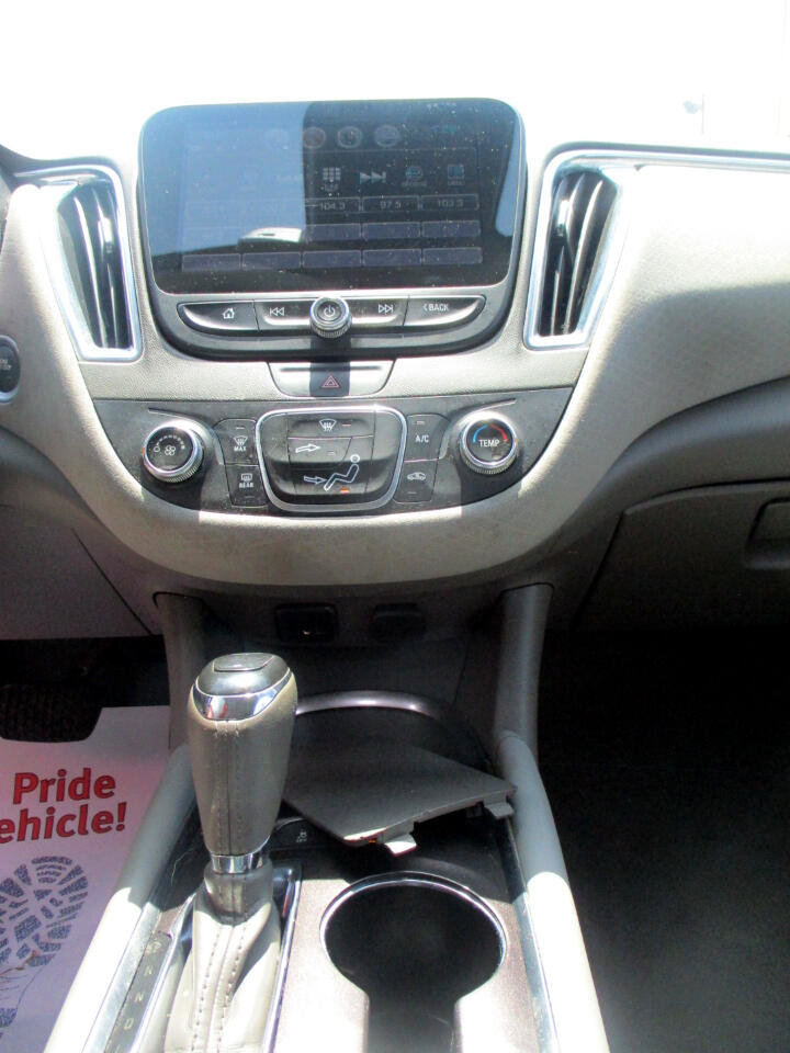 Used 2018 Chevrolet Malibu LT w/ Driver Confidence Package image 11