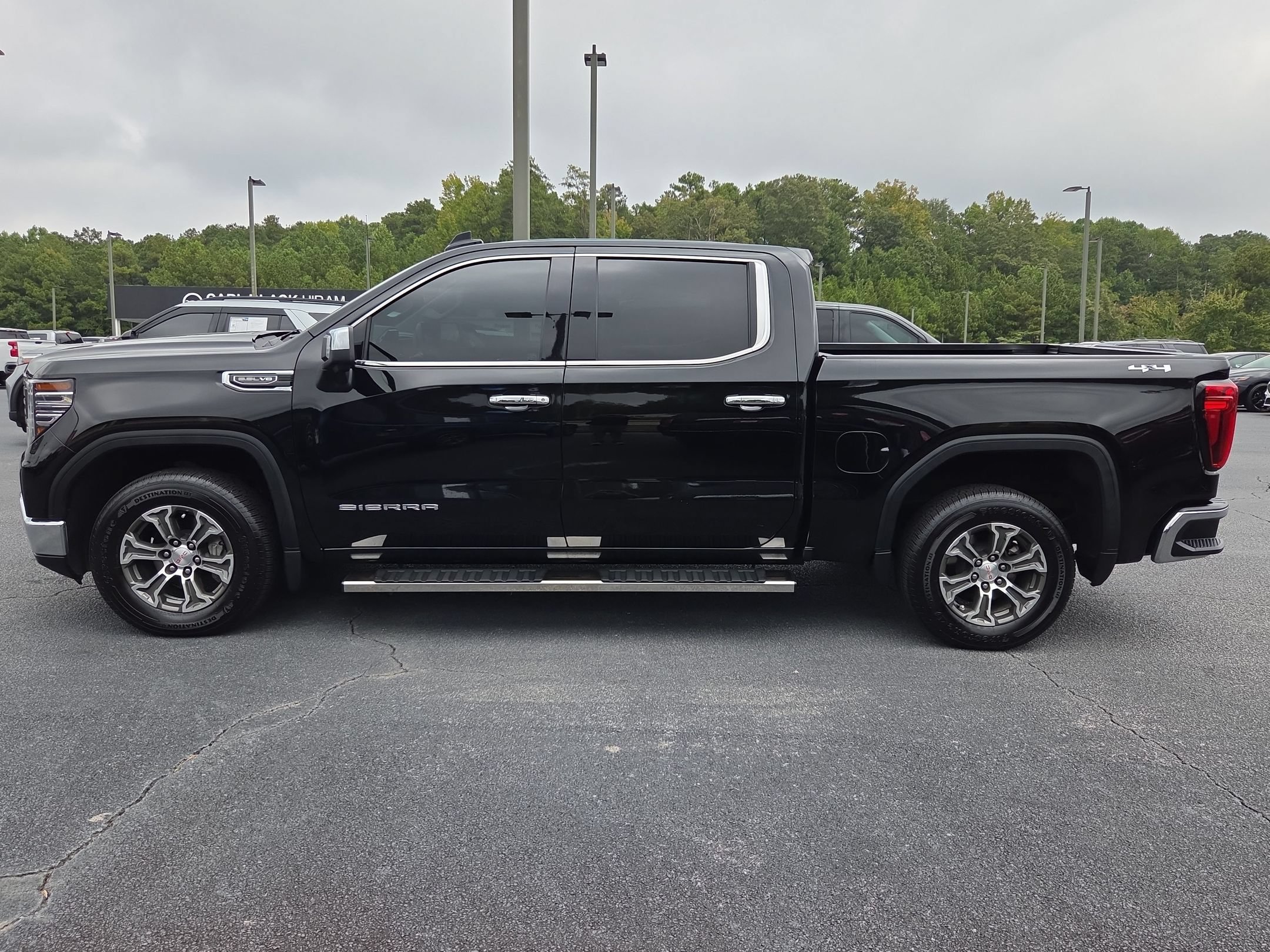 Used 2025 GMC Sierra 1500 SLT AWD/4WD image 8
