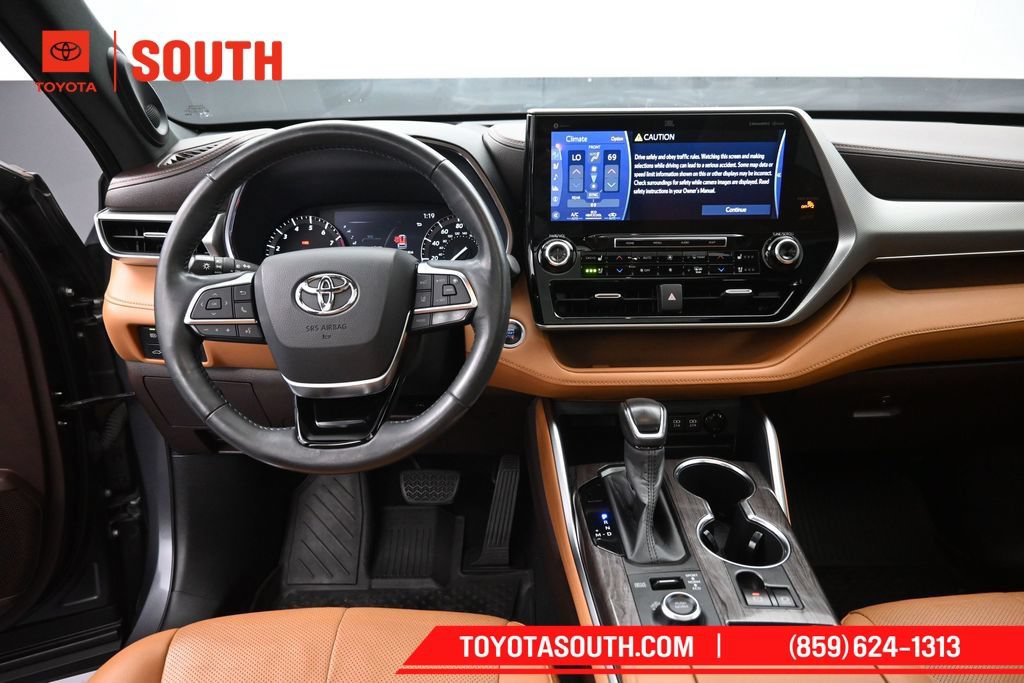 Used 2020 Toyota Highlander Platinum AWD/4WD image 11