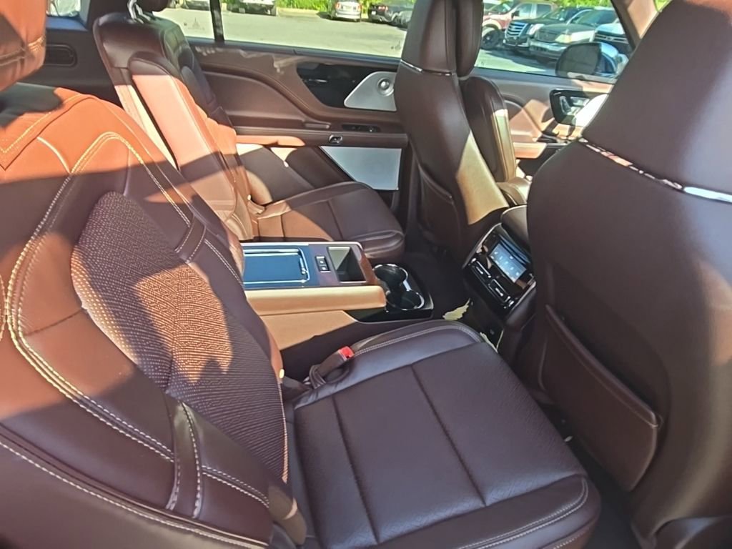 Used 2021 Lincoln Aviator Black Label w/ Dynamic Handling Package image 5