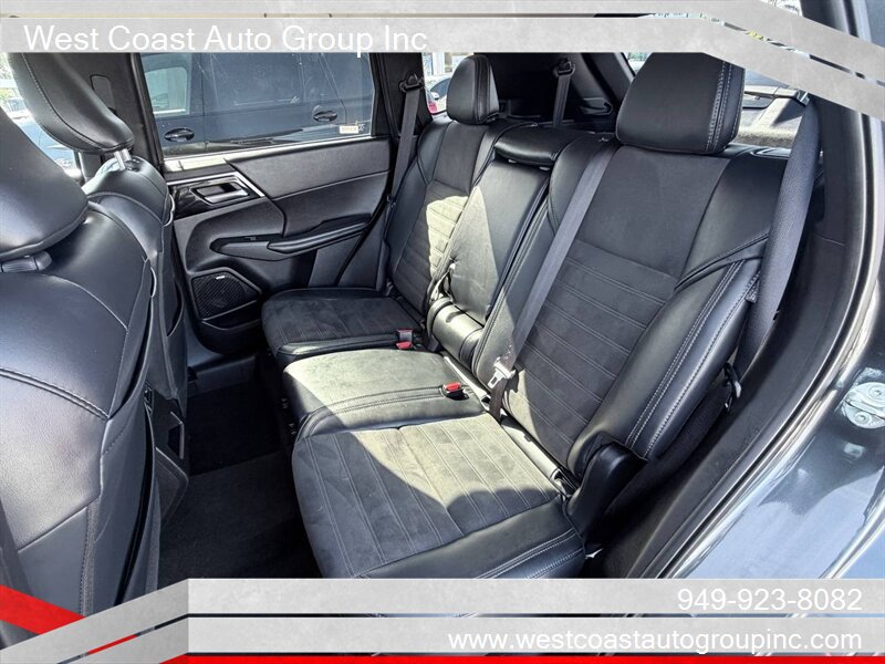 Used 2025 Mitsubishi Outlander SE AWD/4WD image 12