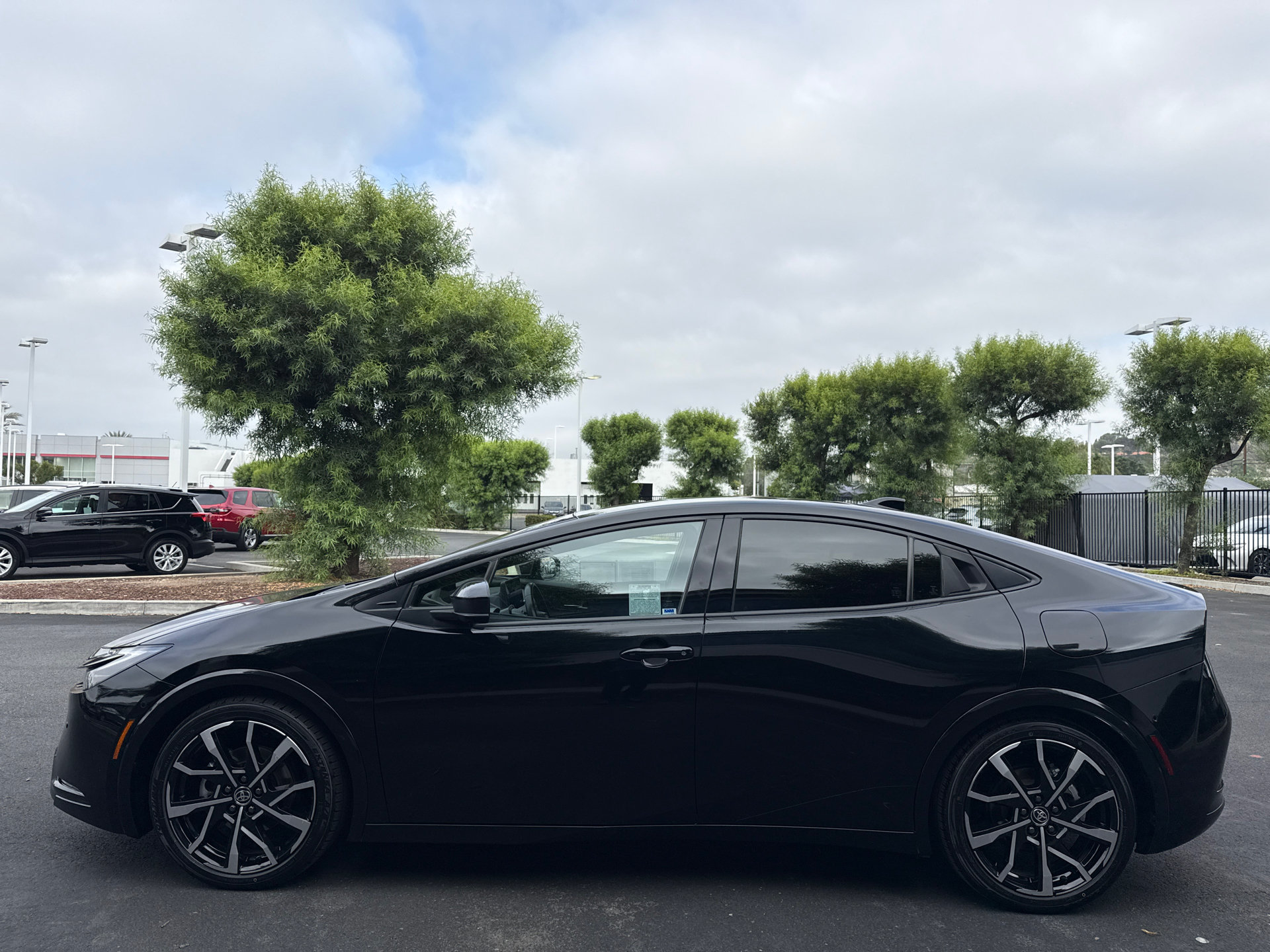Certified 2024 Toyota Prius Prime Premium w/ Advanced Technology Package FWD image 4