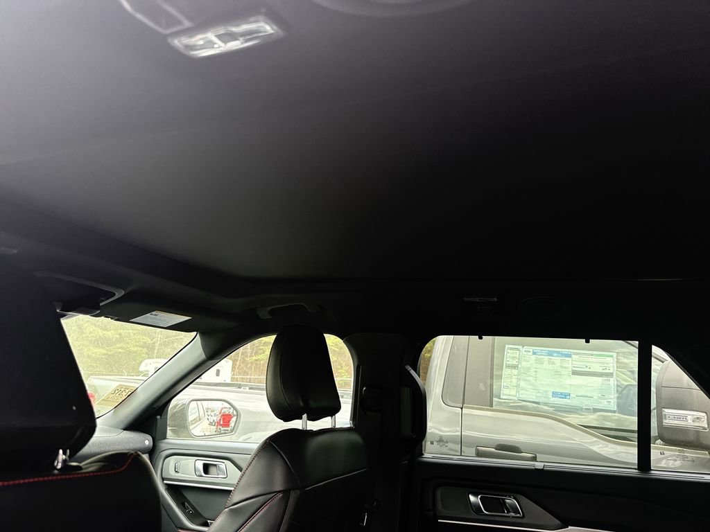 Used 2025 Ford Explorer ST-Line w/ Premium Package image 14