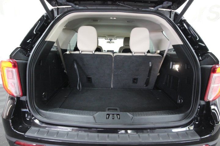 Used 2022 Ford Explorer XLT w/ Equipment Group 202A image 5