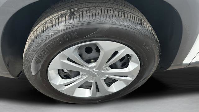 Used 2025 Chevrolet Trax LS FWD image 23