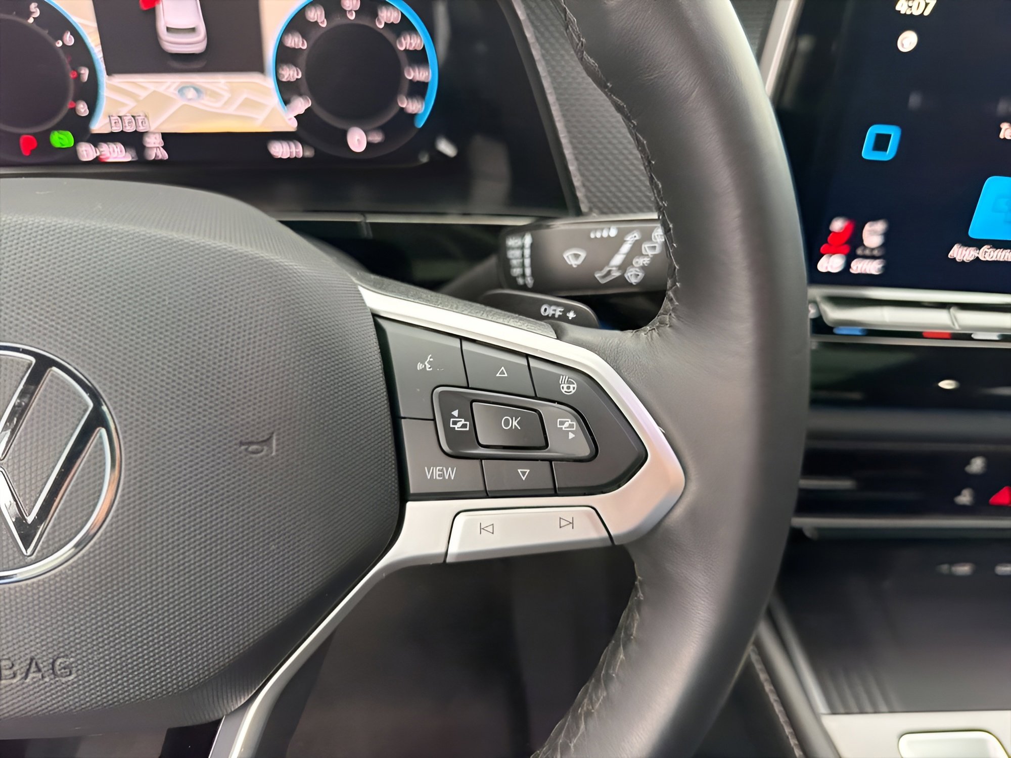 Used 2025 Volkswagen Atlas Cross Sport SEL Premium R-Line image 15