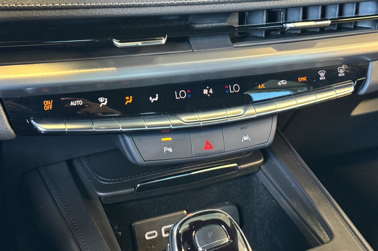 Certified 2025 Cadillac XT4 Premium Luxury image 28