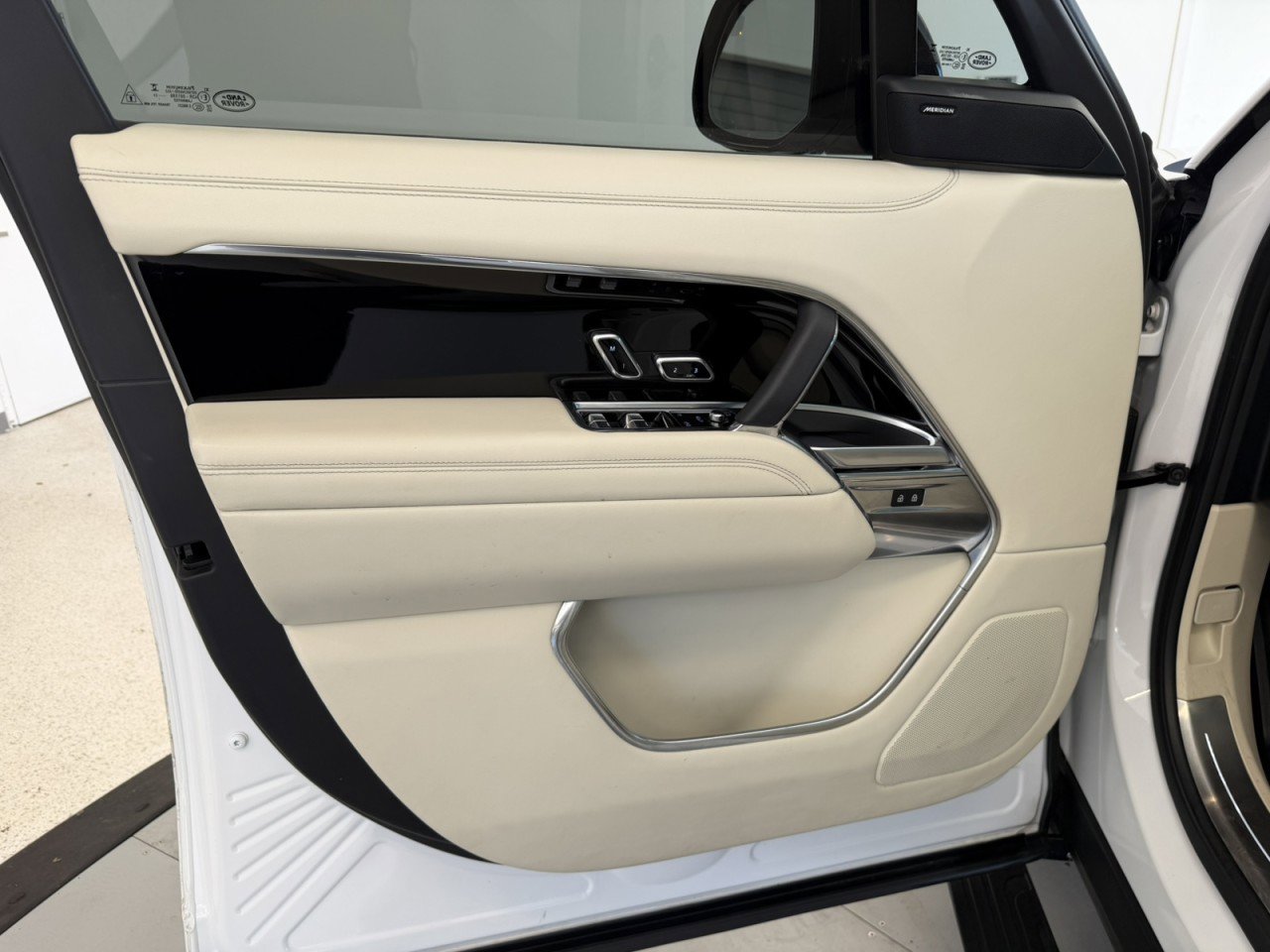 Used 2023 Land Rover Range Rover SE AWD/4WD image 24