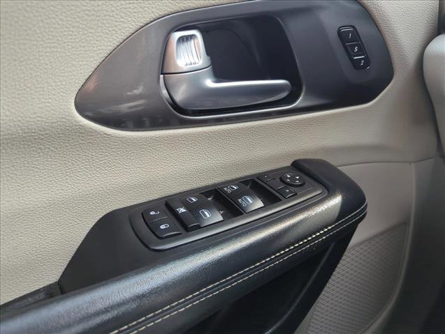 Used 2023 Chrysler Pacifica Touring-L FWD image 26