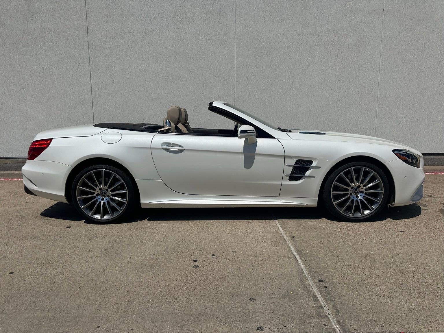 Used 2020 Mercedes-Benz SL 550 image 16