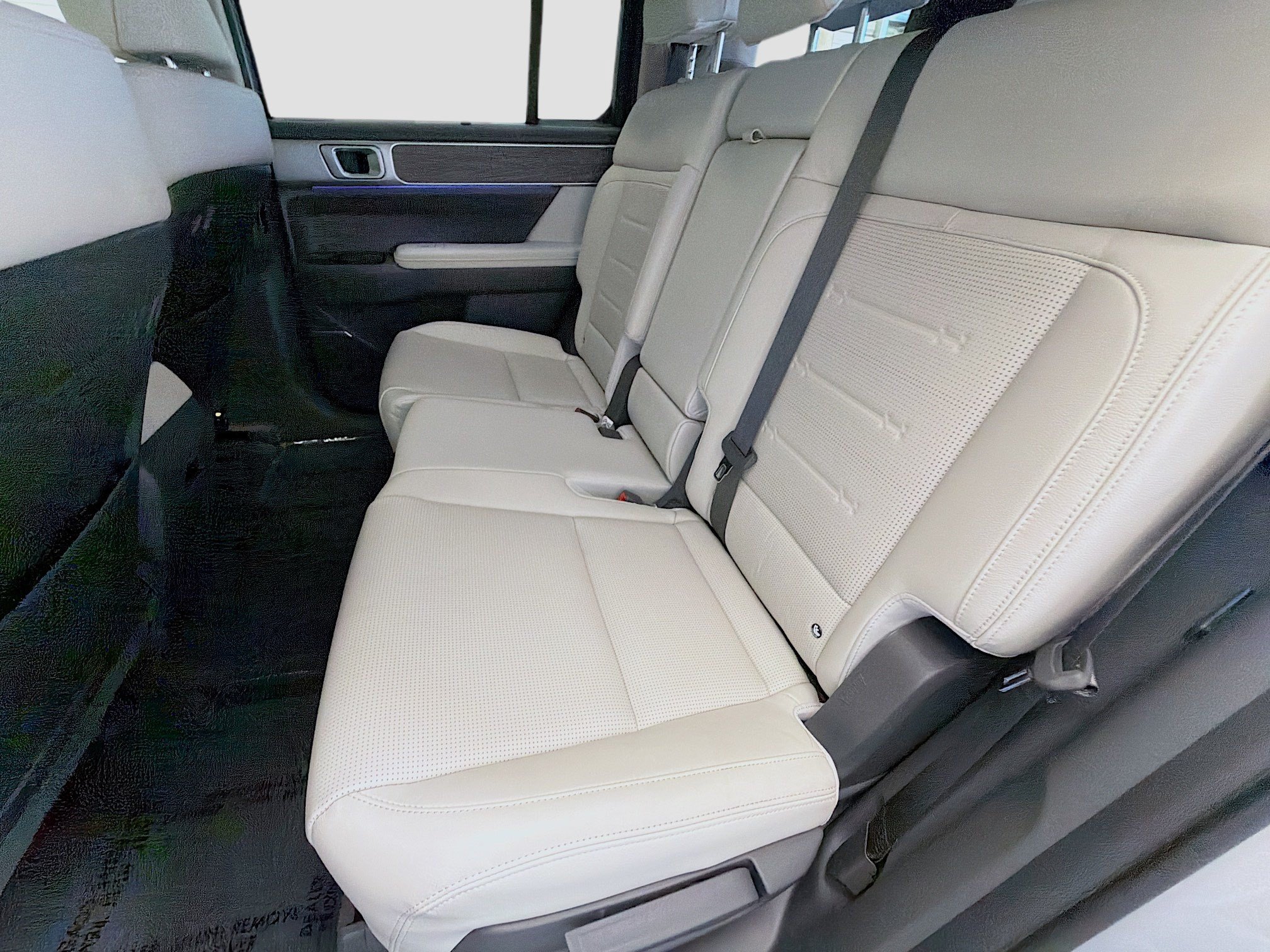 Used 2025 Hyundai Santa Fe Limited FWD image 13