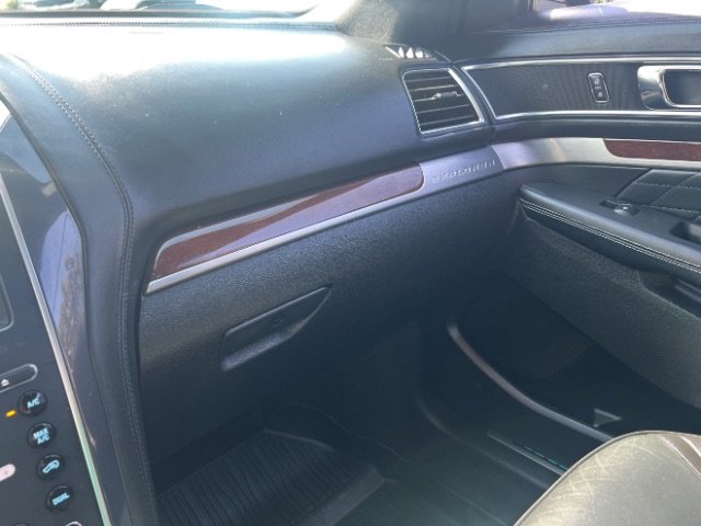 Used 2018 Ford Explorer Platinum image 40