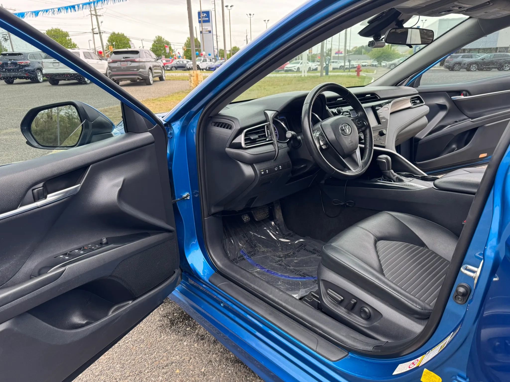 Used 2019 Toyota Camry SE FWD image 10