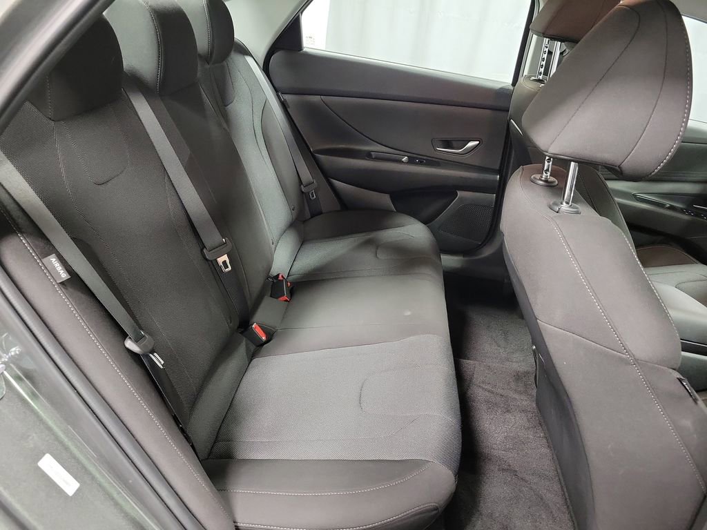 Used 2025 Hyundai Elantra SE image 23
