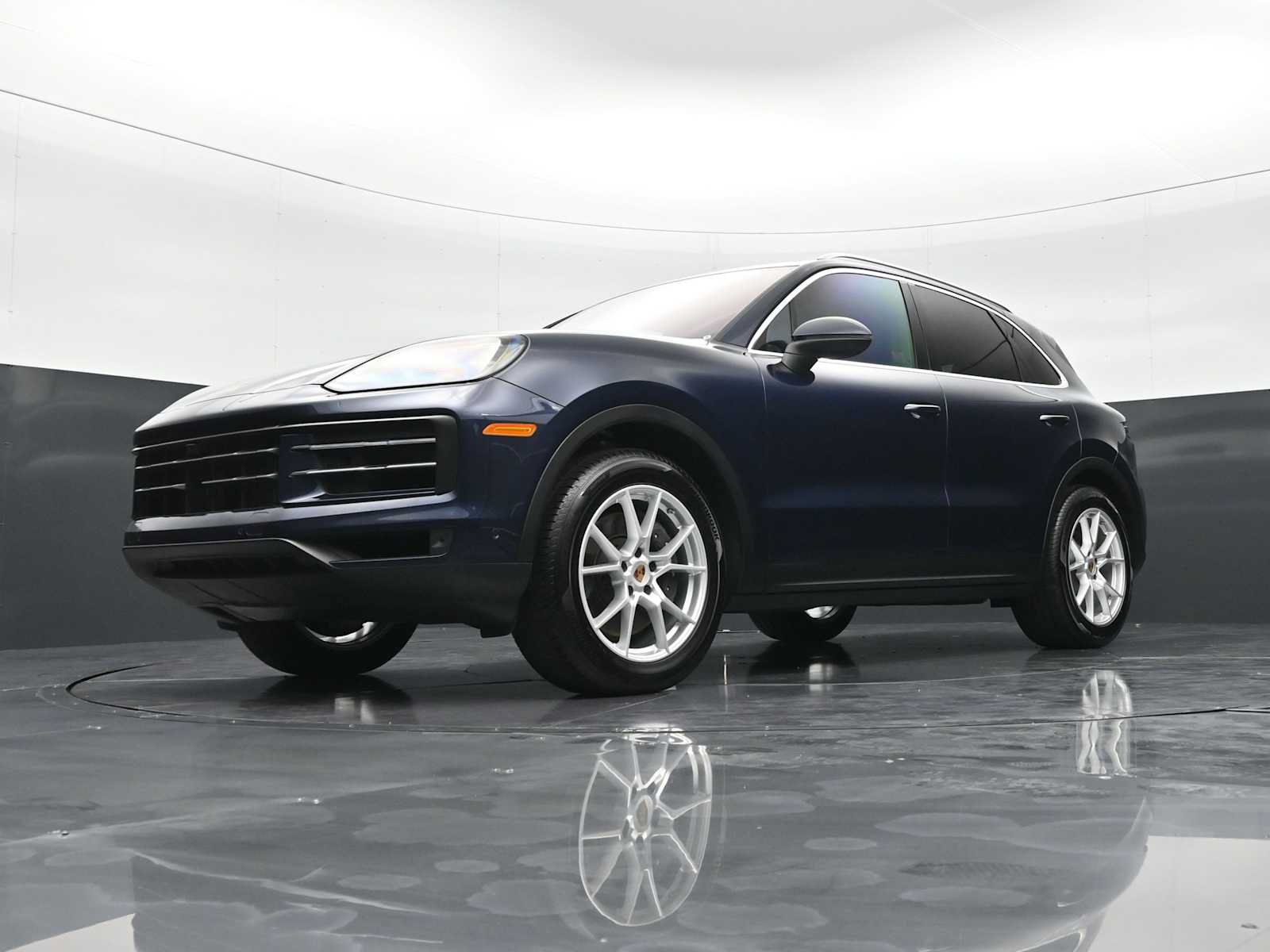 Certified 2025 Porsche Cayenne AWD/4WD image 38