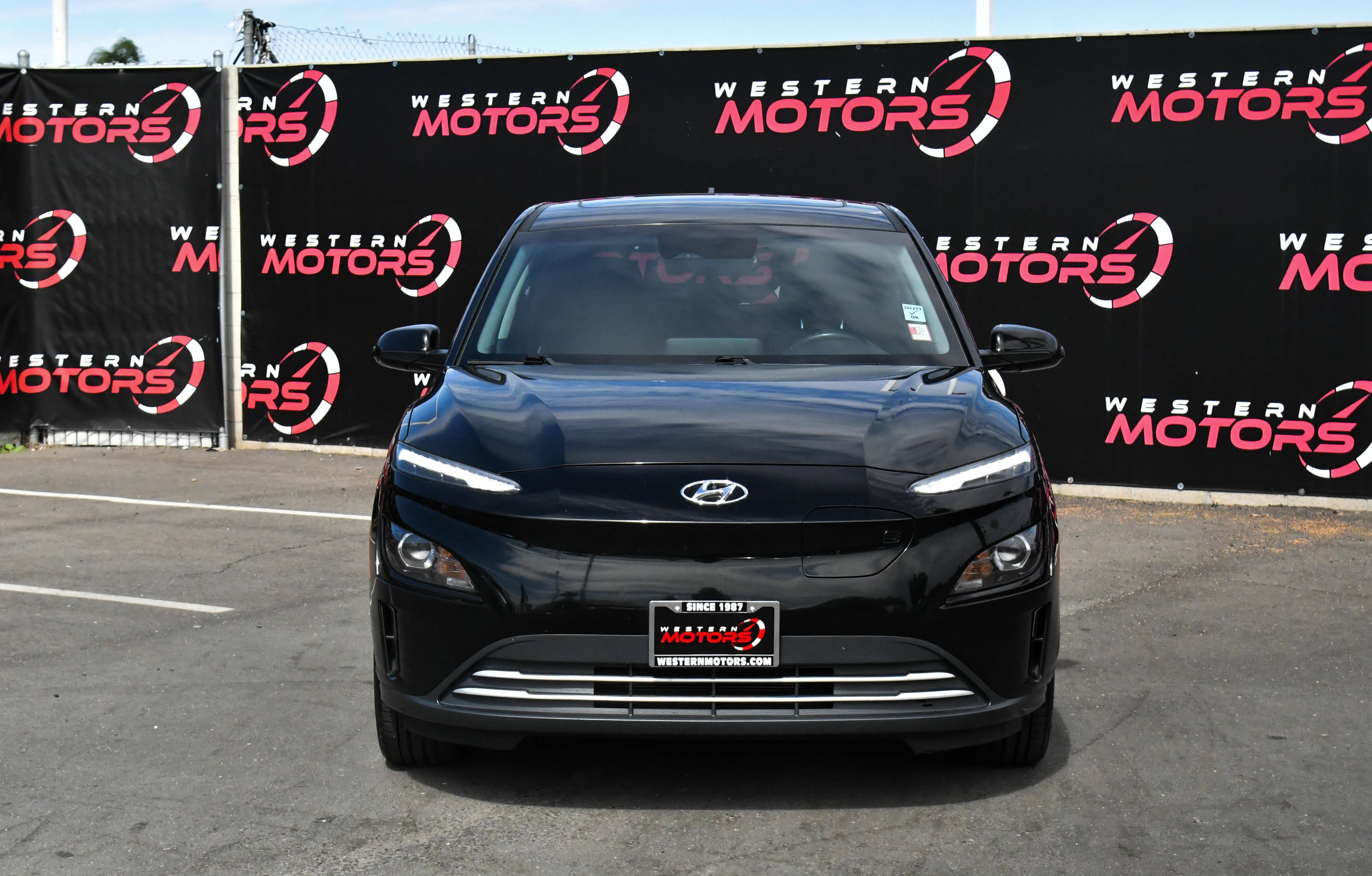 Used 2023 Hyundai Kona SEL FWD image 2