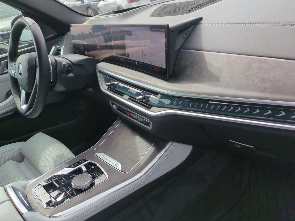 Used 2025 BMW X5 xDrive50e w/ Premium Package image 38