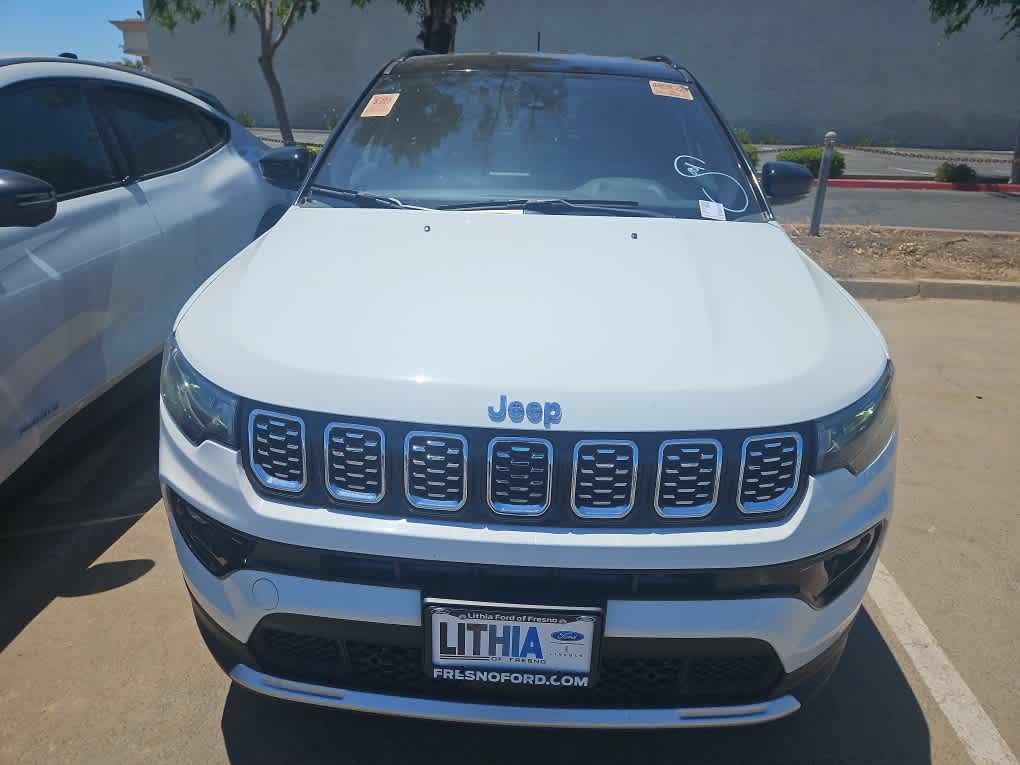 Used 2025 Jeep Compass Limited AWD/4WD image 4