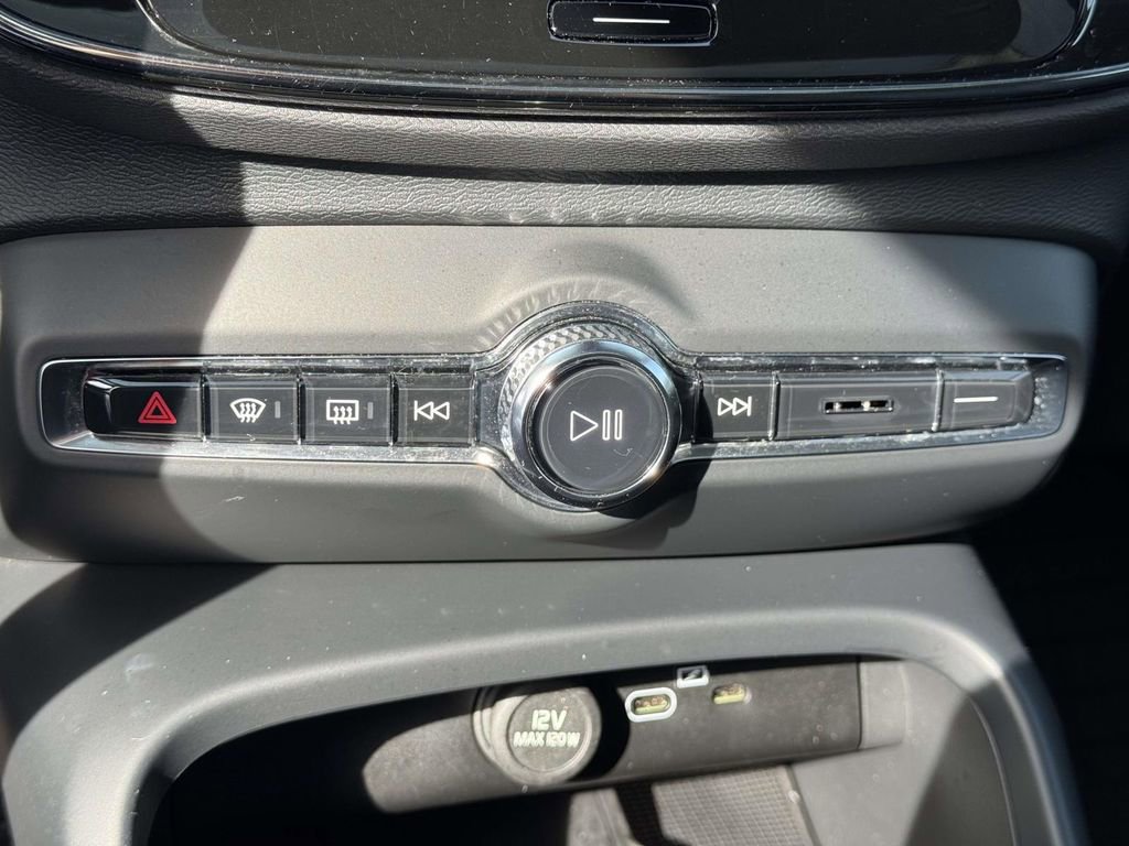 Certified 2023 Volvo XC40 B5 Plus w/ Climate Package image 26