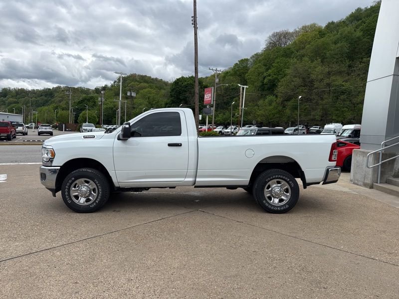 Used 2024 RAM 2500 Tradesman w/ Chrome Appearance Group AWD/4WD image 4