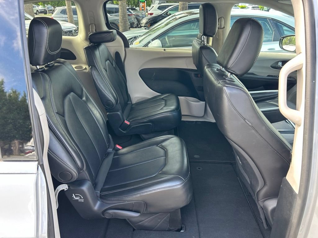 Used 2024 Chrysler Pacifica Touring-L FWD image 38