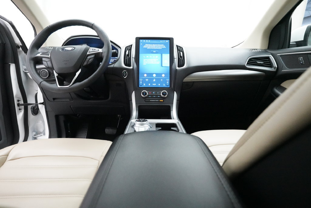 Used 2024 Ford Edge SEL w/ Convenience Package AWD/4WD image 5