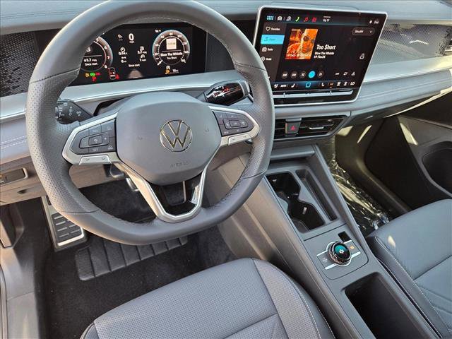 New 2026 Volkswagen Tiguan SE R-Line FWD image 3
