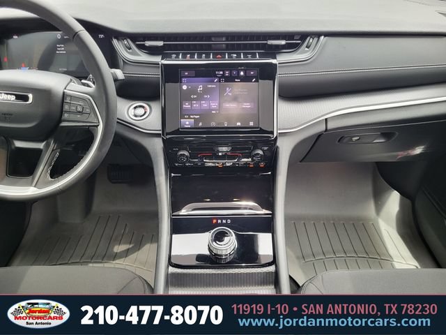 Used 2025 Jeep Grand Cherokee Laredo X RWD image 15