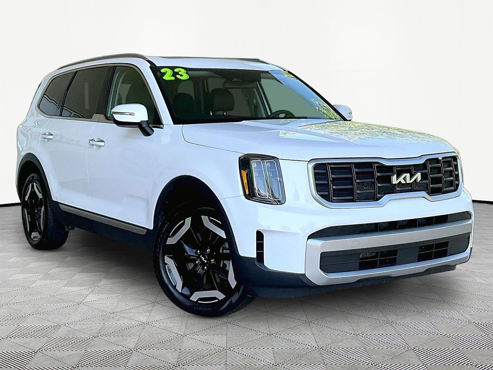 Used 2023 Kia Telluride S w/ S Sunroof Package AWD/4WD image 3