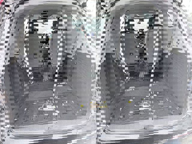 Used 2021 Toyota Sienna Limited image 30