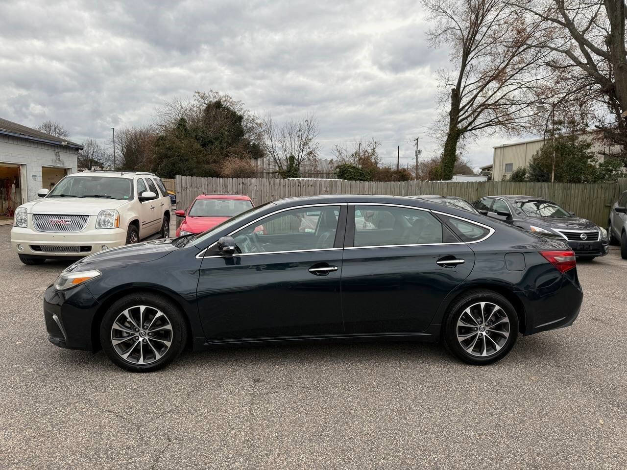 Used 2016 Toyota Avalon XLE image 10