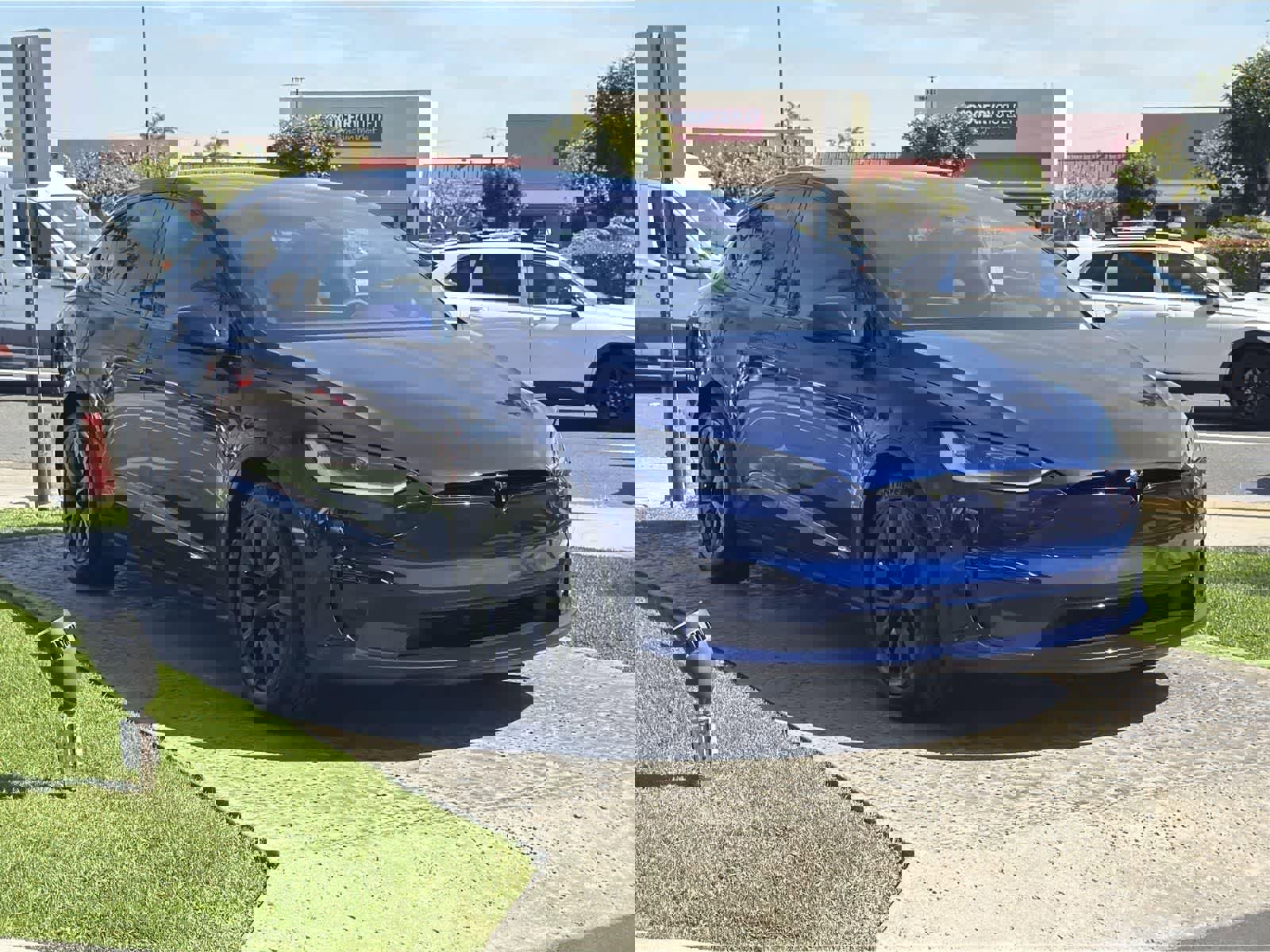 Used 2025 Tesla Model X image 8