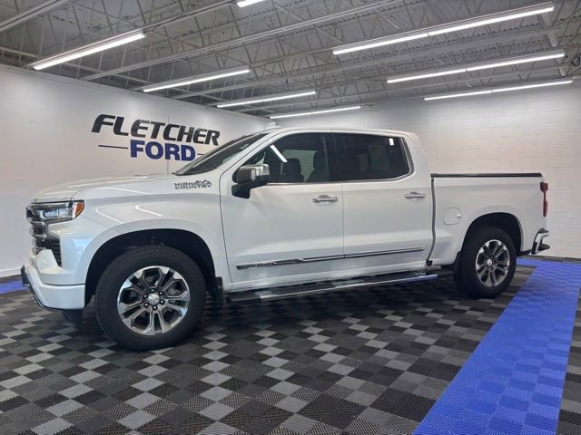 Used 2023 Chevrolet Silverado 1500 High Country w/ Technology Package image 3