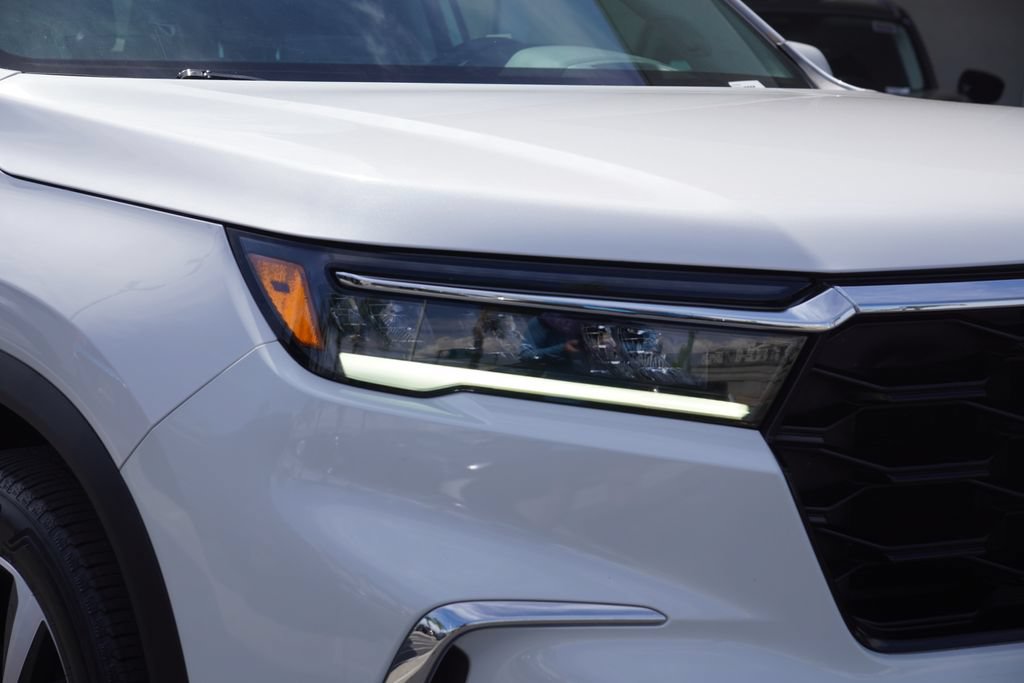 Used 2023 Honda Pilot Elite image 11