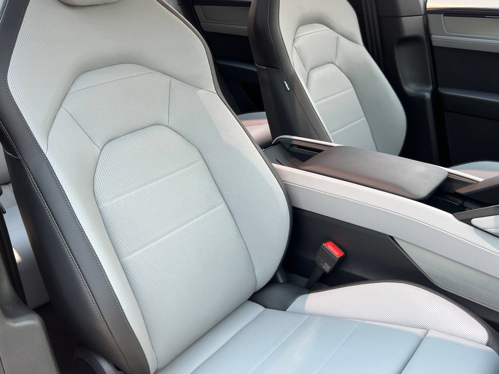 New 2026 Porsche Cayenne Electric AWD/4WD image 16