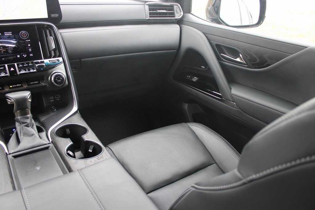 Used 2023 Lexus LX 600 4WD w/ Luxury Package image 32