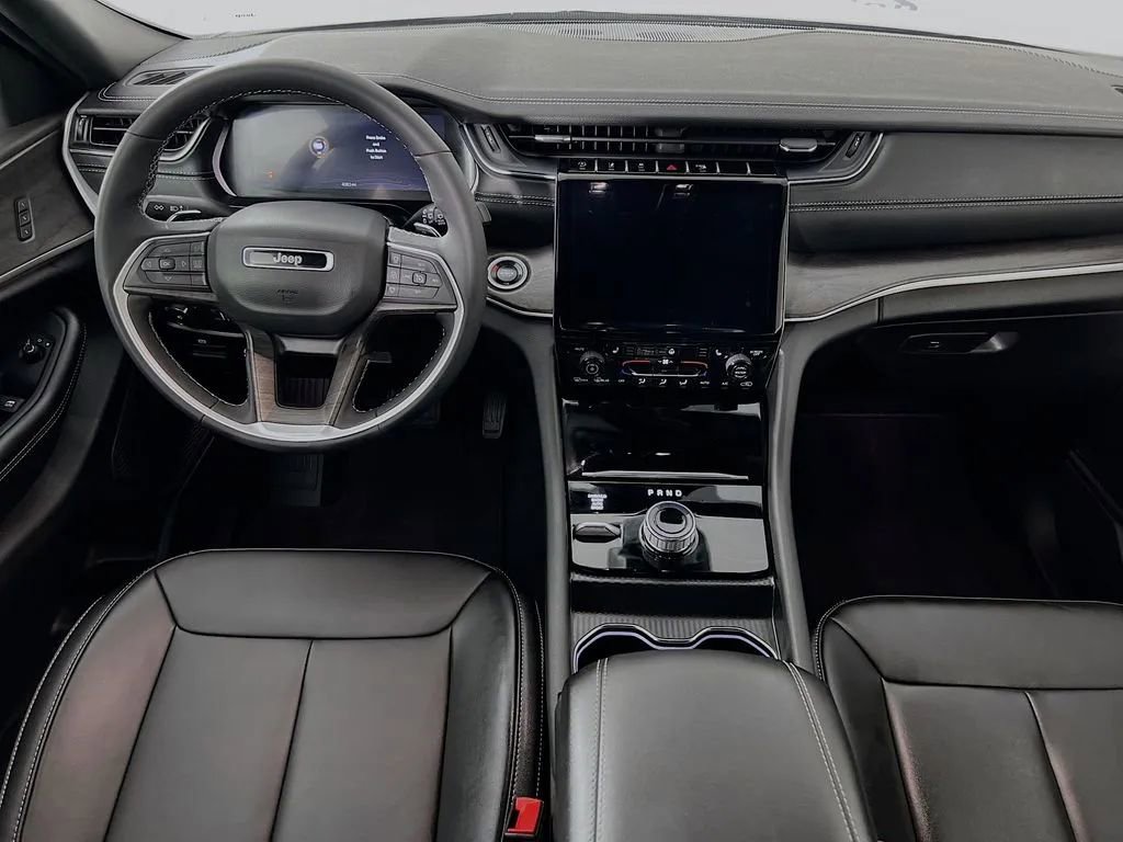 Used 2025 Jeep Grand Cherokee L Limited w/ Black Appearance Package image 23