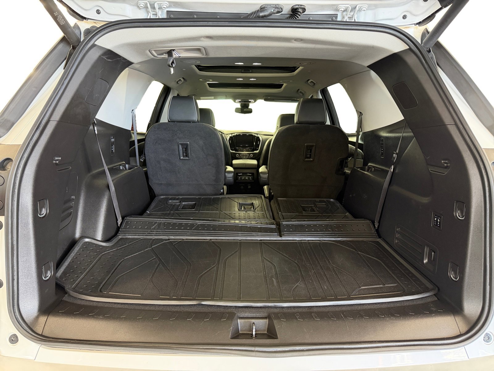 Used 2020 Chevrolet Traverse High Country w/ LPO, Floor Liner Package AWD/4WD image 30