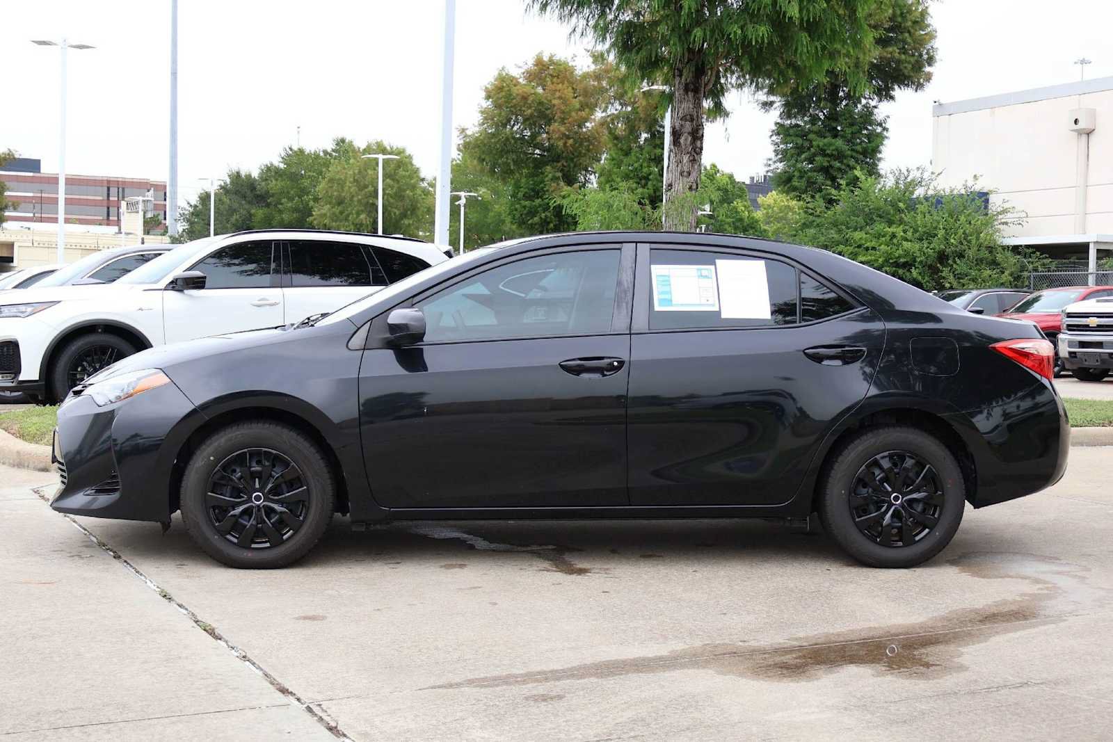 Used 2018 Toyota Corolla L FWD image 3