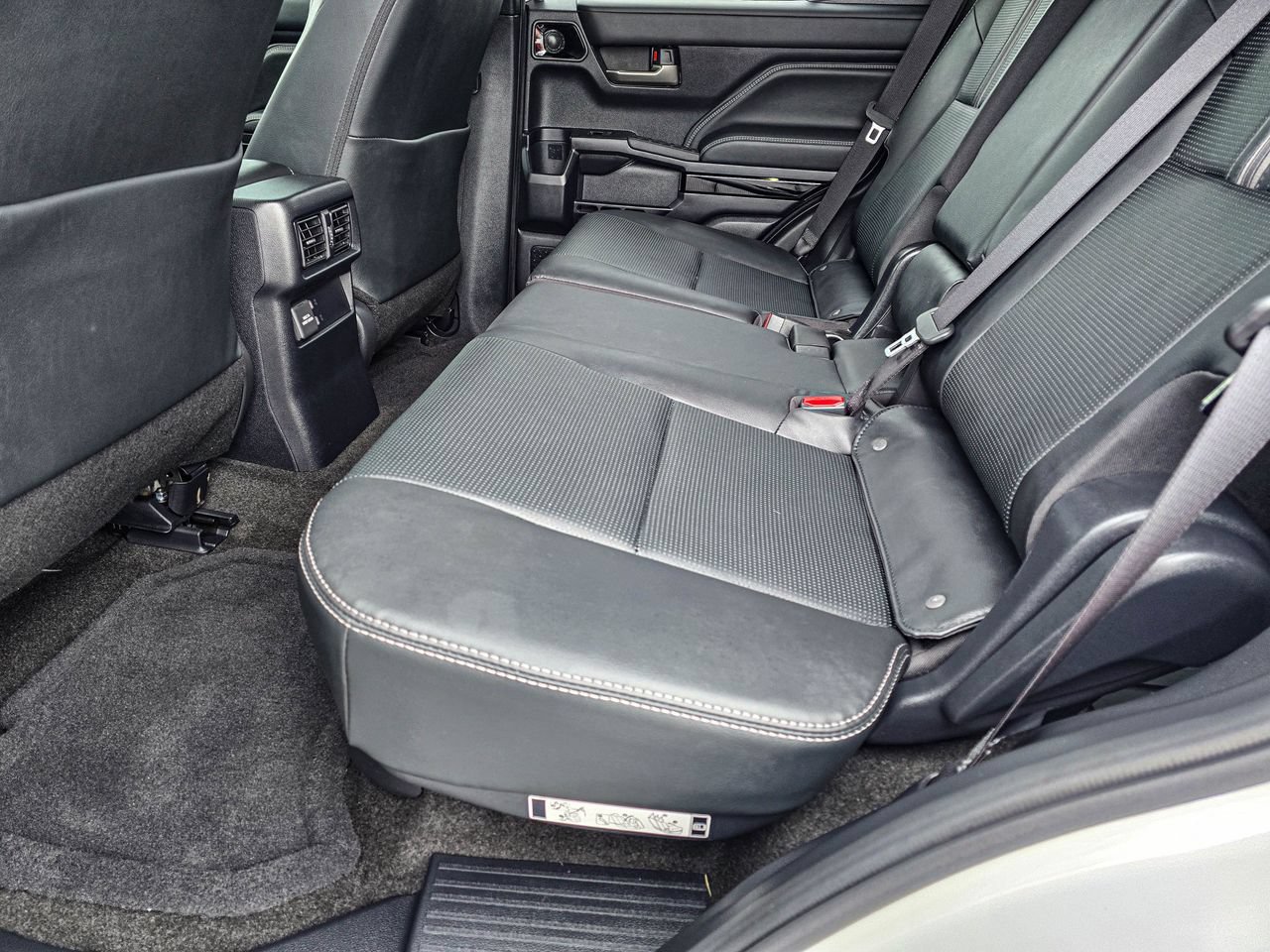 Used 2025 Toyota 4Runner Limited w/ Tow Technology Package AWD/4WD image 34