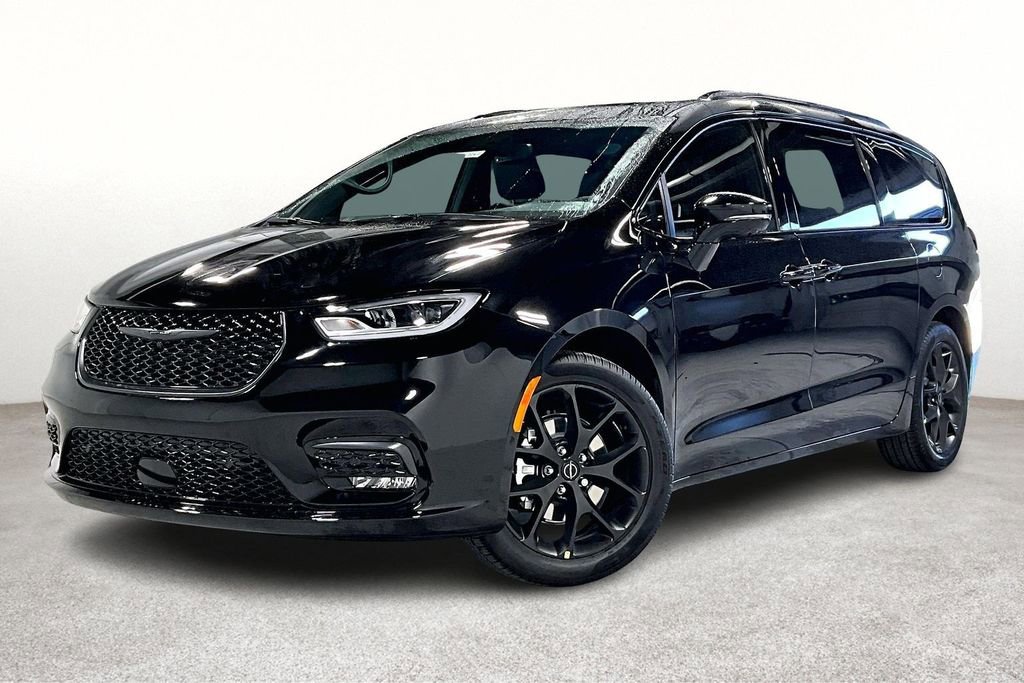 New 2026 Chrysler Pacifica Limited w/ S Appearance Package image 2