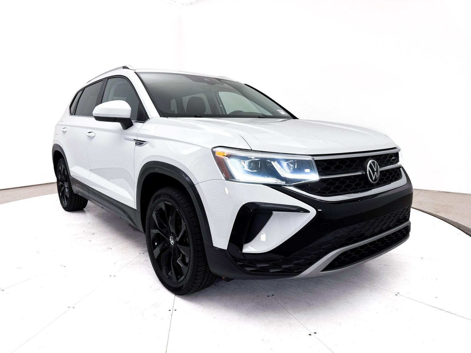 Used 2022 Volkswagen Taos SEL w/ Panoramic Sunroof Package FWD image 10